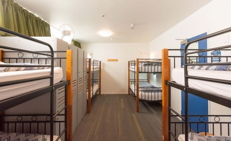 8 bed dorm at yha auckland international for travellers