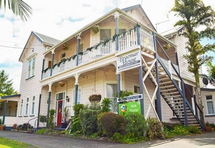 YHA Whanganui front exterior of hostel