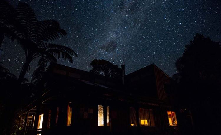 YHA Punakaiki exterior of hostel under starry night