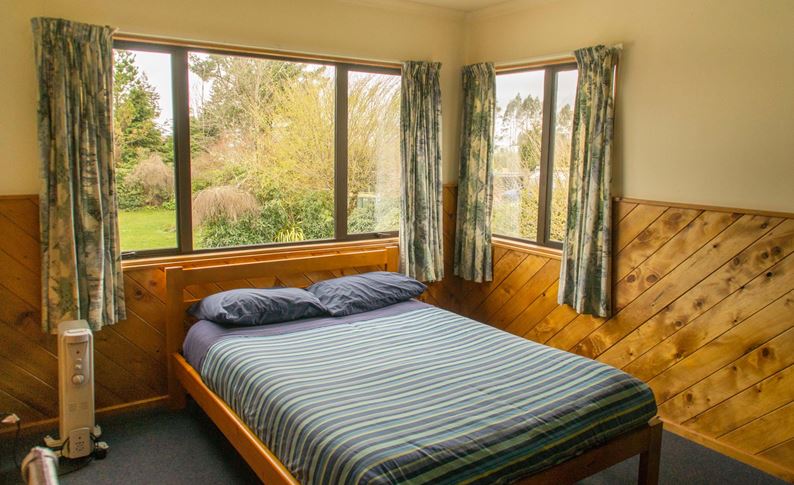 YHA National Park private double bedroom